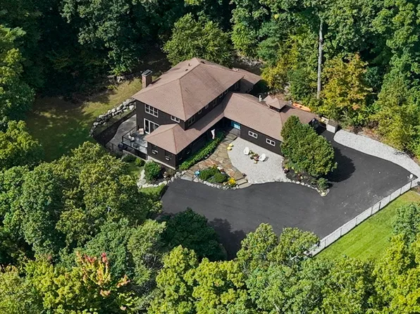 668 N Farms Rd, Northampton, MA 01062