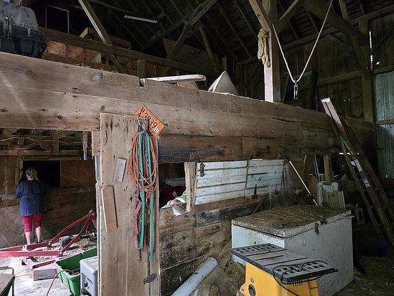 5th image of 33016 Bassett ROAD