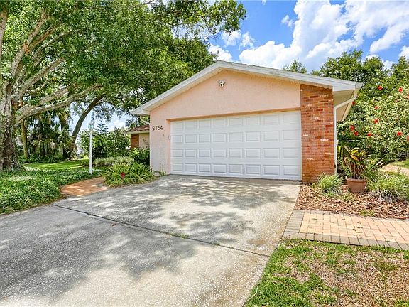 3rd image of 2754 Lomond Dr