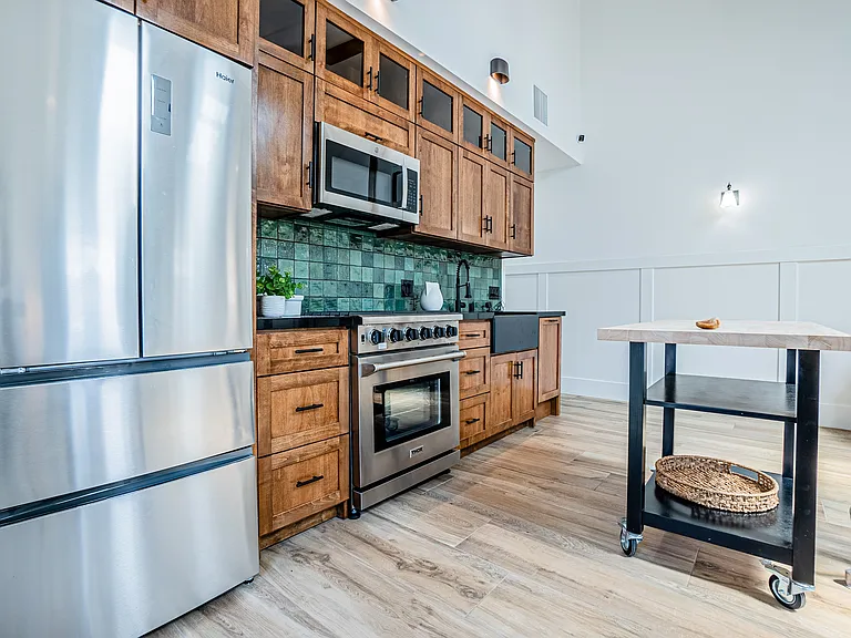 446 W 40th St #446 — Photo 9