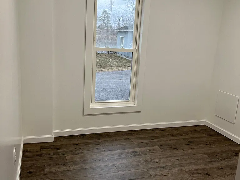 348 Vanduzee St — Photo 14