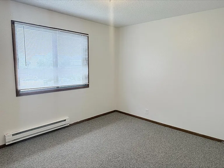 1216 S G Ave — Photo 23