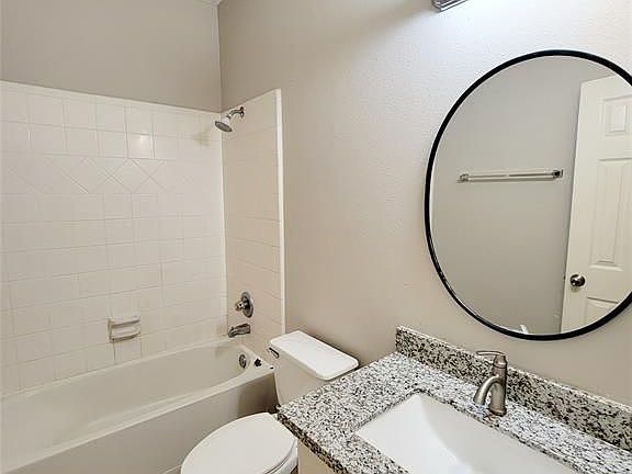 5th image of 903 Featherbrook Ct