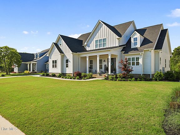 3rd image of 3829 Bay Colony Road NE