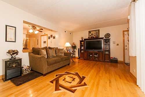 3rd image of 3907 N Harlem Ave APT 101B