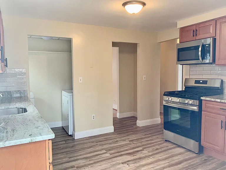 10 Victoria St #2 — Photo 13