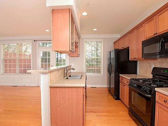 5th image of 452 Tioram Ln SE #22