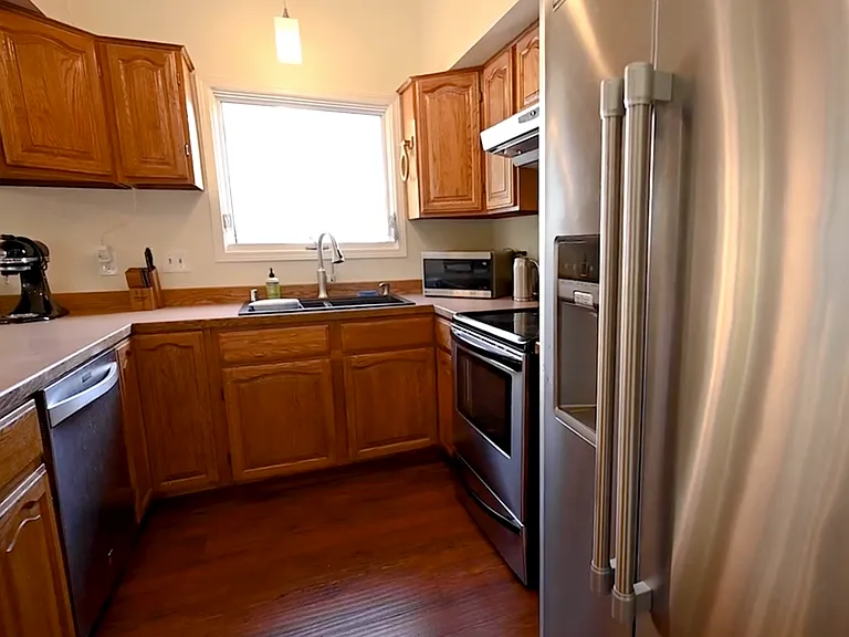 4001 Romanzof Cir #B — Photo 8