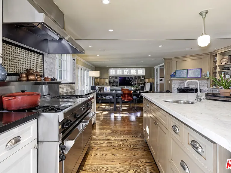 2855 Club Dr — Photo 19