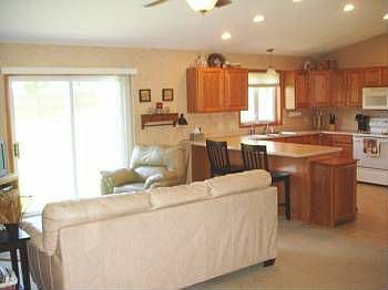 3rd image of 2335 Pineview Ln