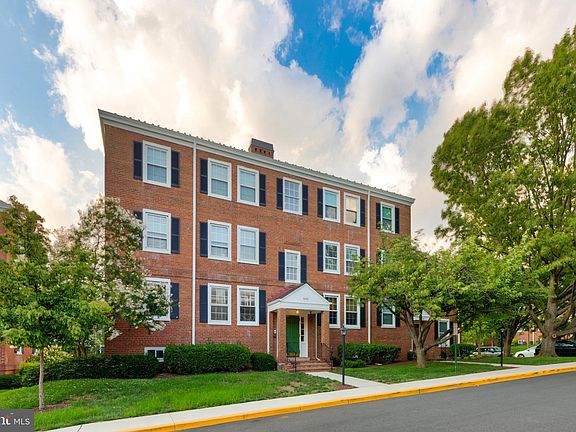 2nd image of 2852 S Buchanan St APT A1