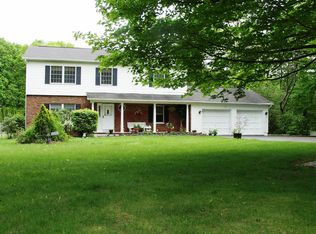 3 Woodland Dr, Oak Ridge, NJ 07438