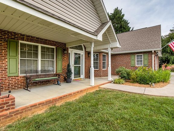 3rd image of 119 Heritage Pl