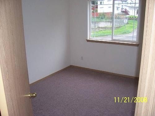 4th image of 2727 Lake Dr #A