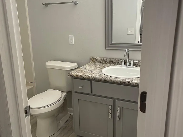 2052 Darnell Cir #B — Photo 8