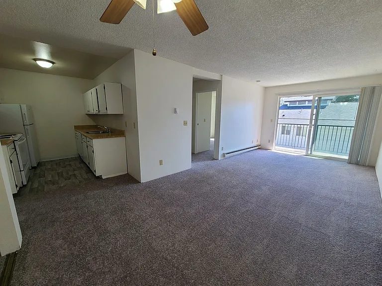 15015 Shoreline Apartments — Photo 22