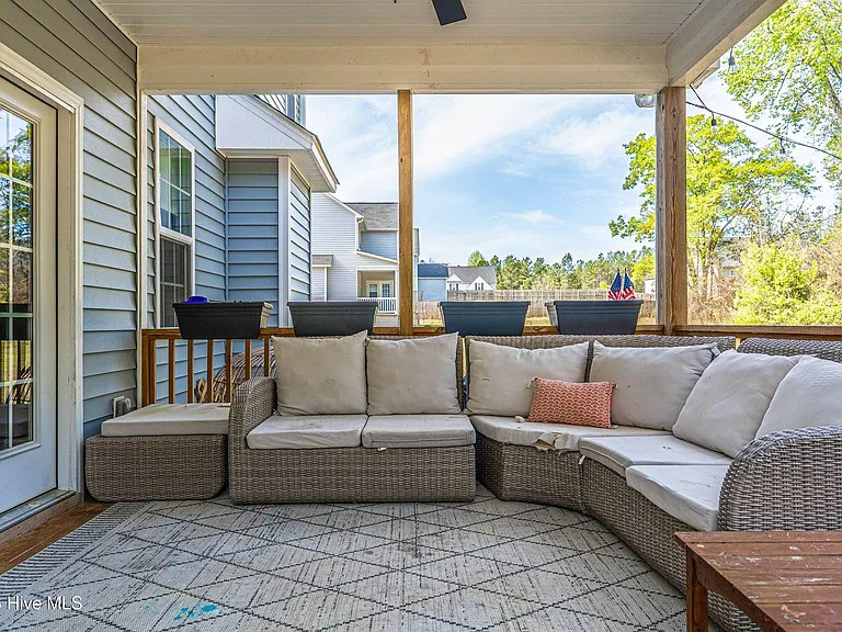 104 Sierra Dr — Photo 32