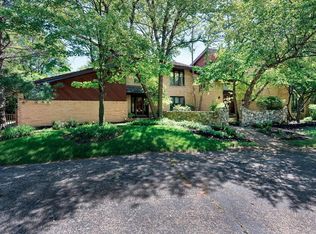 213 Indian Trail Rd, Oak Brook, IL 60523