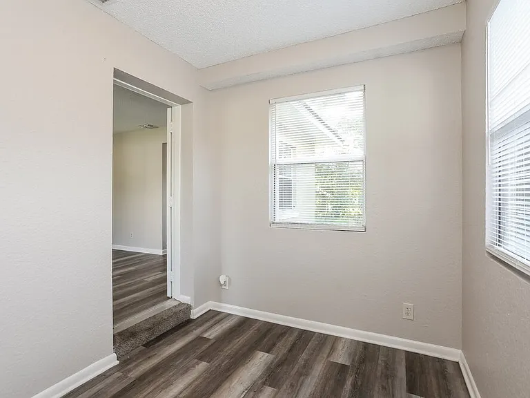 5528 Vernon Rd — Photo 4
