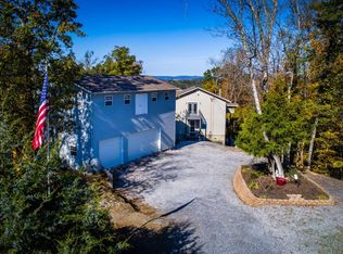 2795 Wildwood Rd, Dandridge, TN 37725