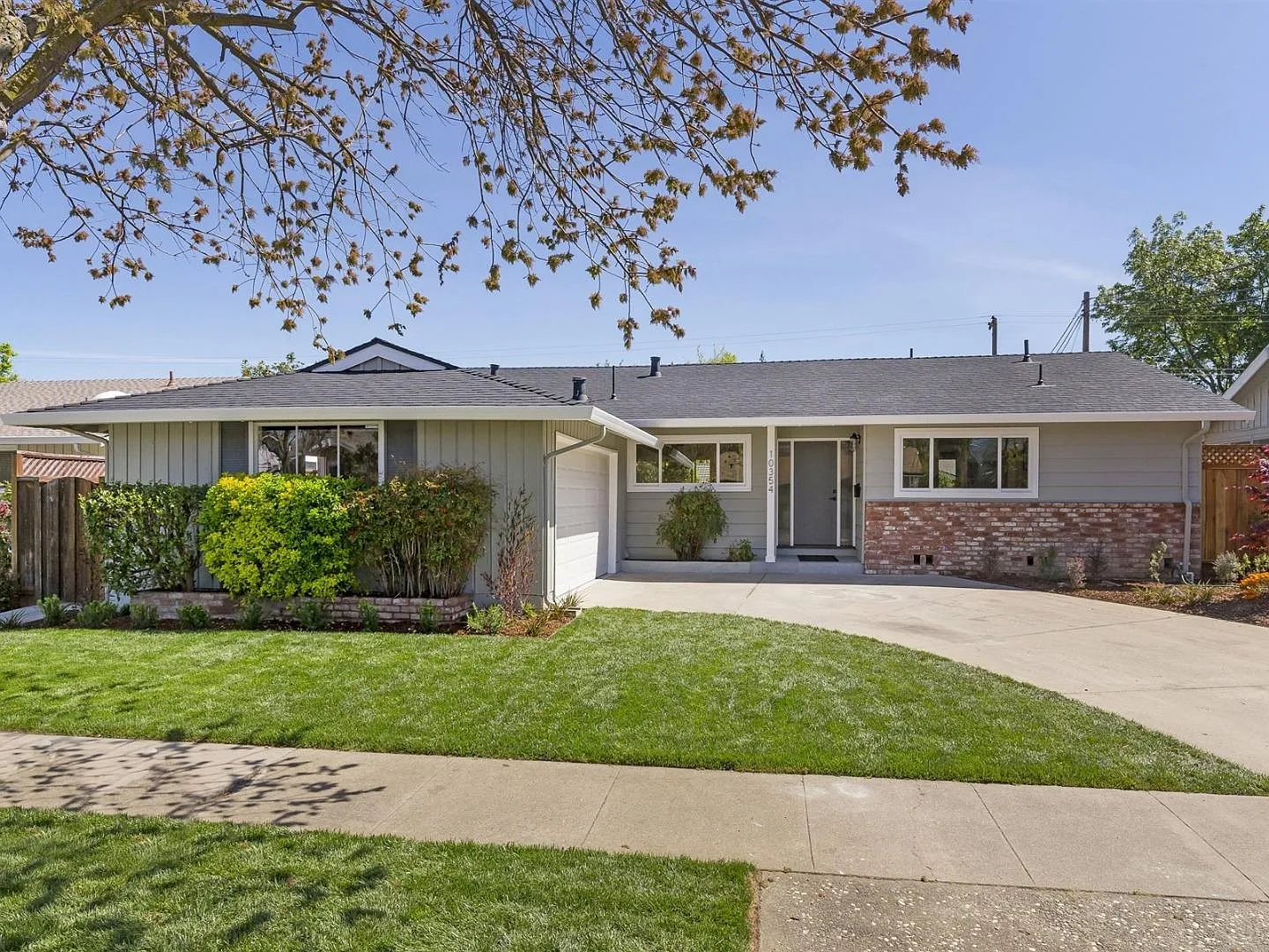 10354 Colby Ave photo 1