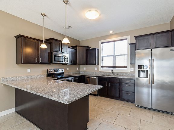 2nd image of 4421 NE Crestmoor Ln