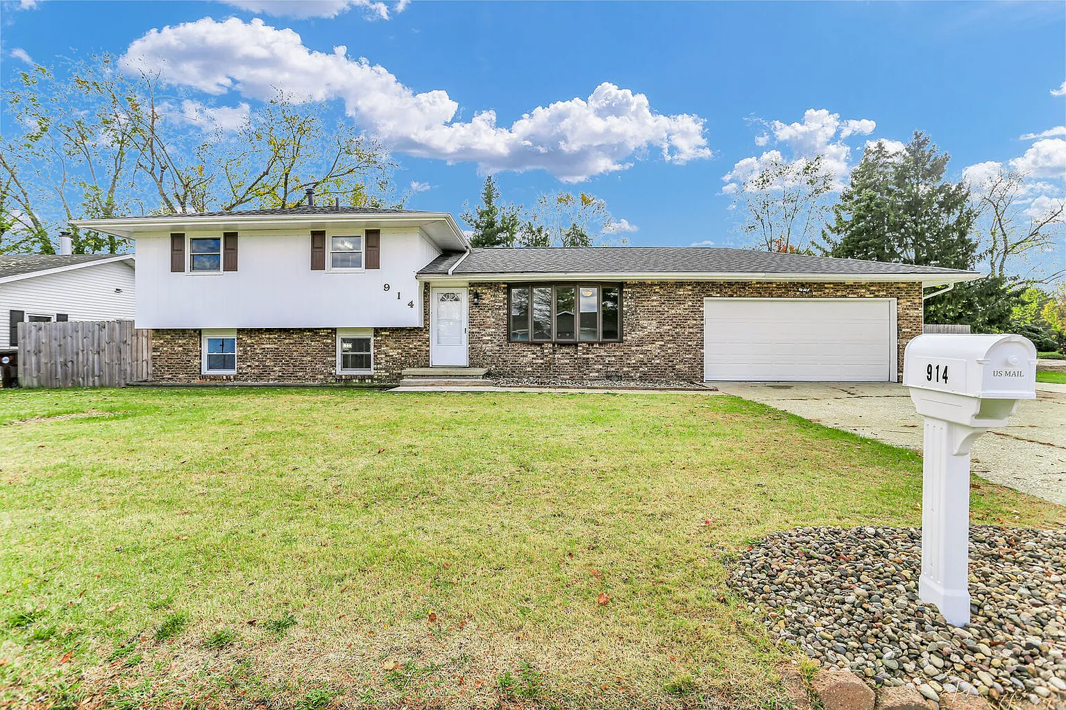 914 North Dr photo 1