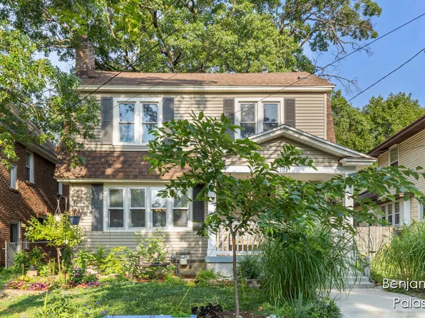 1121 Benjamin Ave SE, Grand Rapids, MI 49506