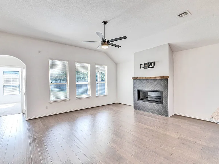 120 Lily Turf Cv — Photo 11