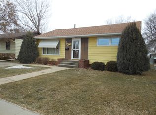 609 18th St NW, Minot, ND 58703