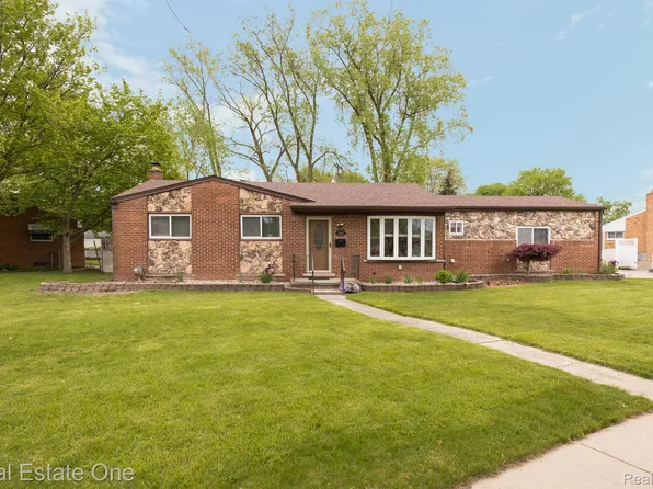 35434 Golden Dr, Clinton Township, MI 48035