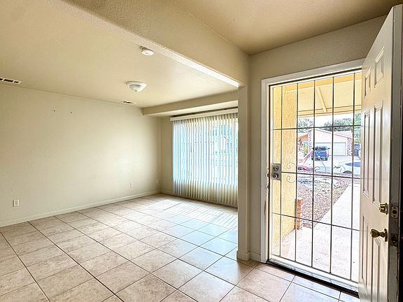 5th image of 830 Serrana Ct