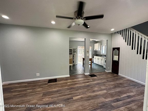 3rd image of 537 Bennetts Mills Rd