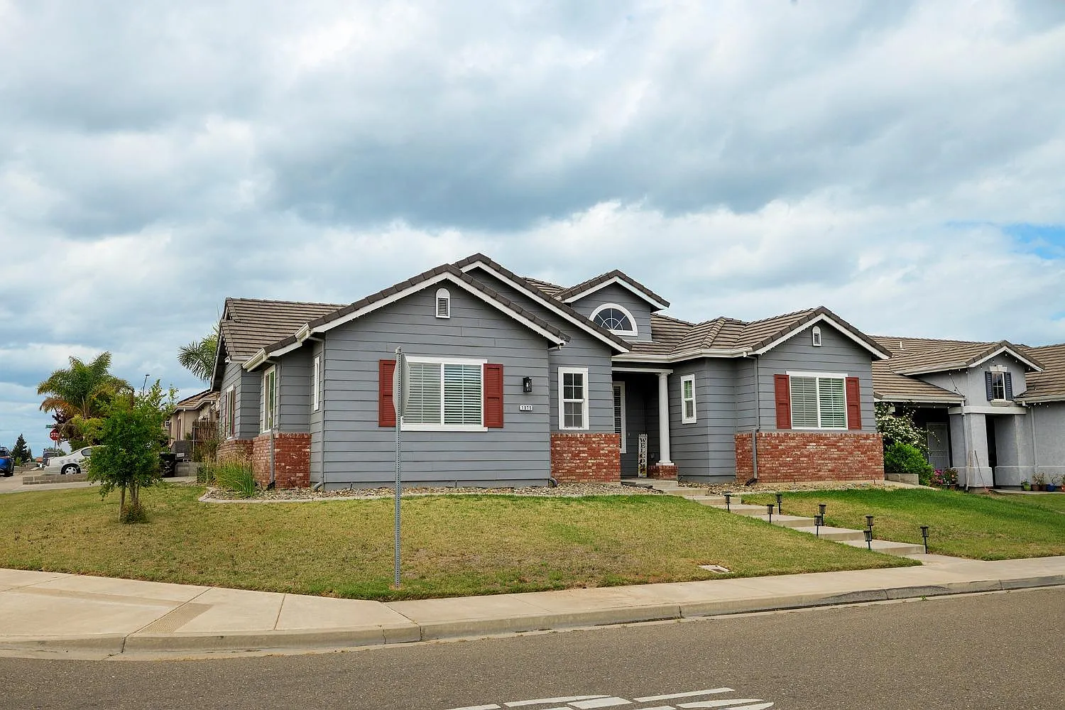 1075 Dallas Dr photo 1