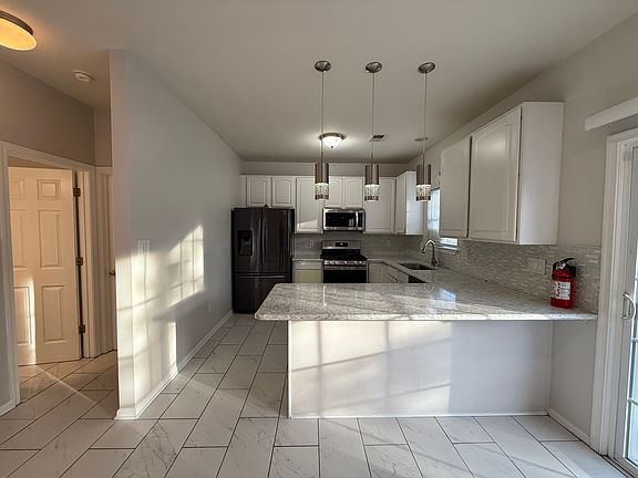 5th image of 314 Fox Run Cir