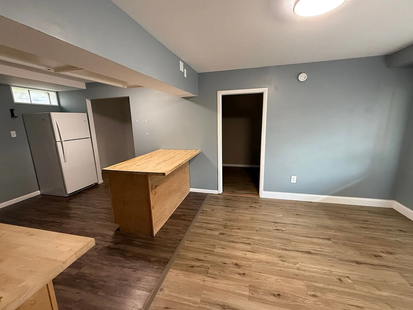 Four Bedroom, One Bathroom Duplex Apartment — Photo 4