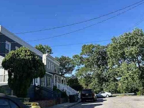 Exterior Neighborhood (street photo)