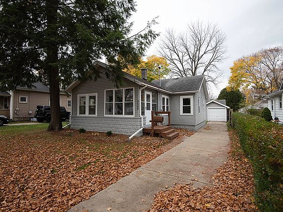 2nd image of 2069 Prospect Ave NE