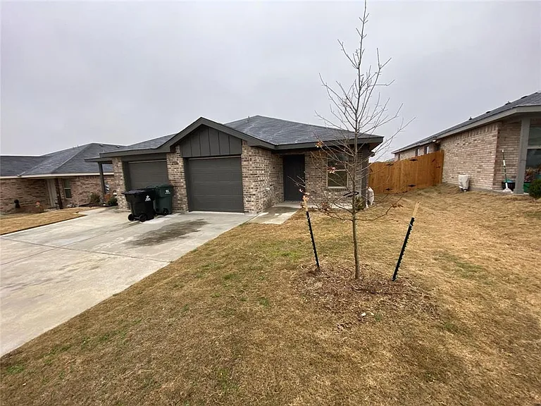 2320 Duntov Dr — Photo 2
