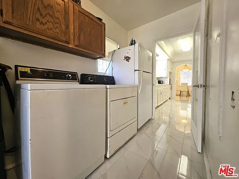 2211 W 78th Pl — Photo 46