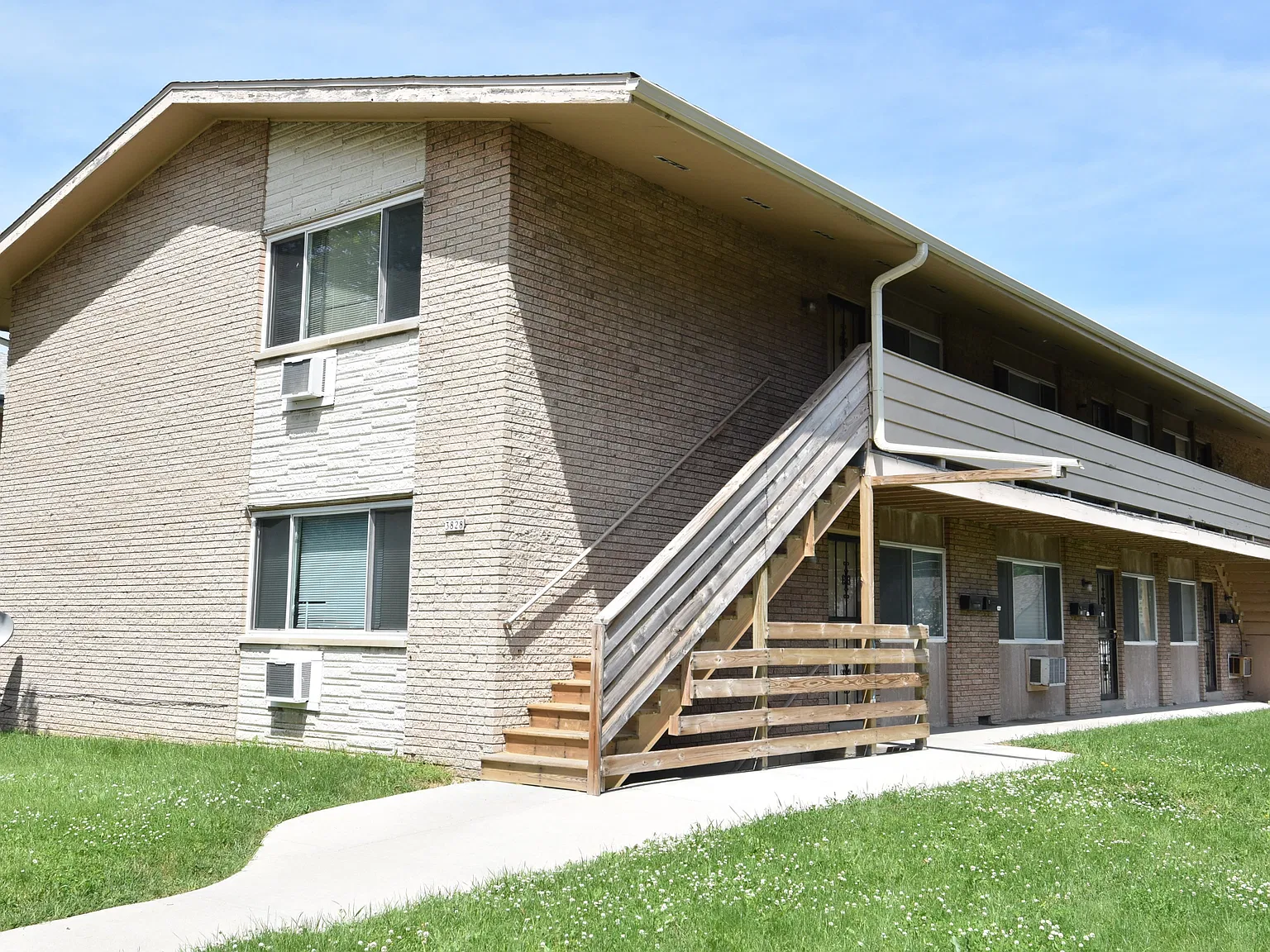 2 bed, 650 sqft, $995 — Photo 1
