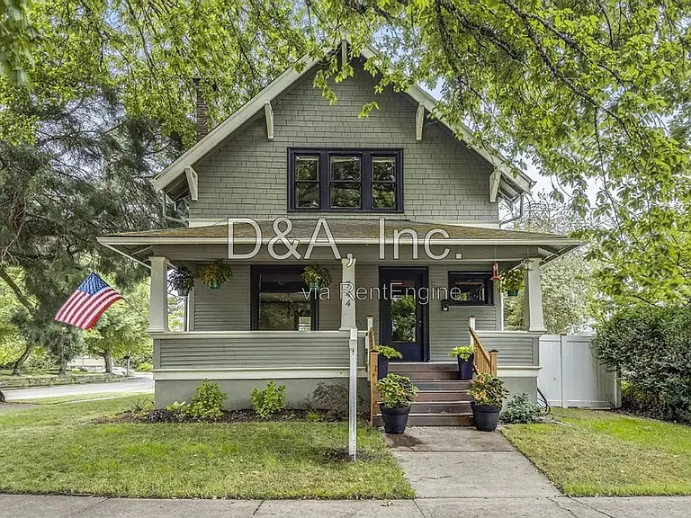744 SW 14th St — Photo 1
