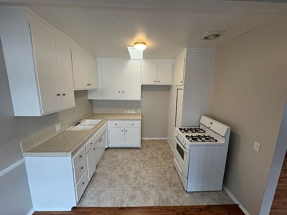 3rd image of 1557 N Alexandria Ave #7