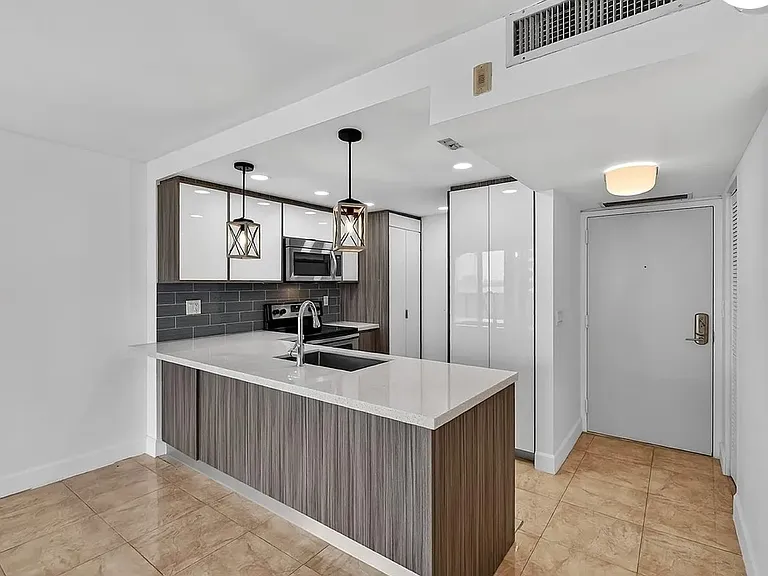 600 NE 36th St #1200 — Photo 5