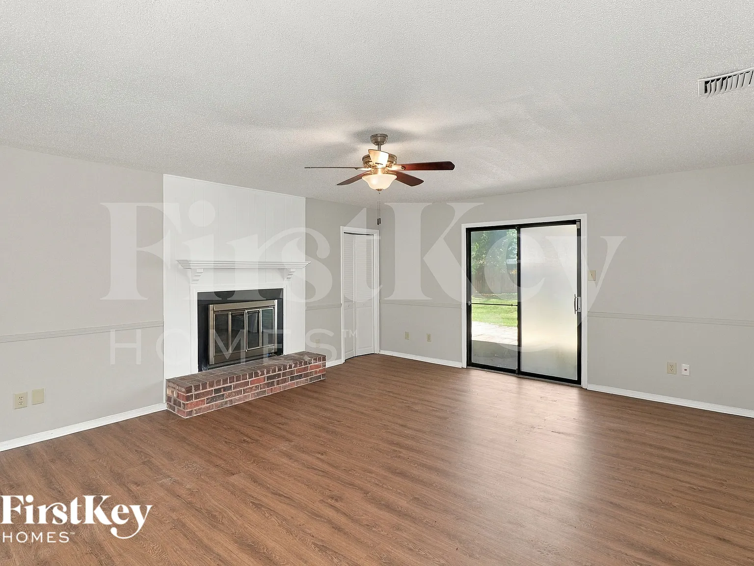 3 bed, 2.0 bath, 1335 sqft, $1,375 — Photo 2
