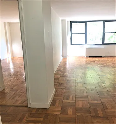 Rented by Manhattan Realty Group | media 13