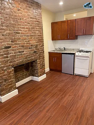 Rented by Fifth & Forever LLC | media 31