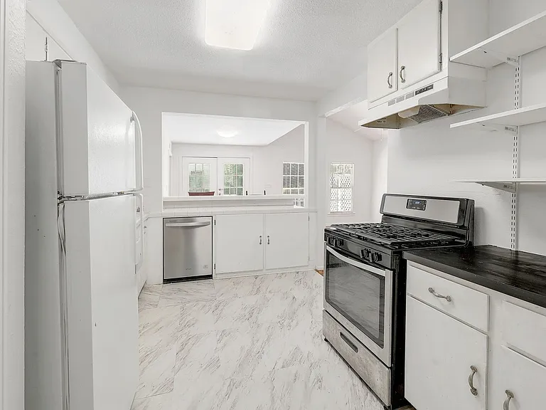 1703 Alegria Rd — Photo 12