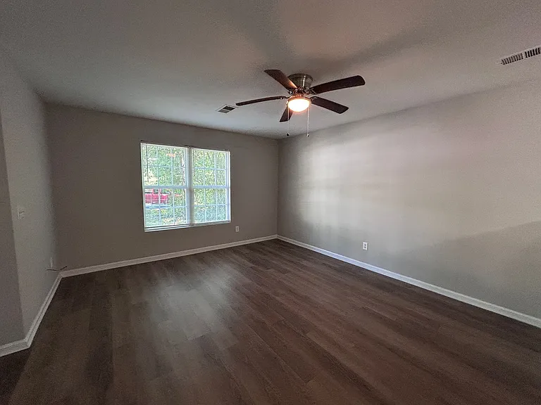 2318 Purdy Ave — Photo 13