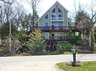 15420 Jennings Rd, Fenton, MI 48430